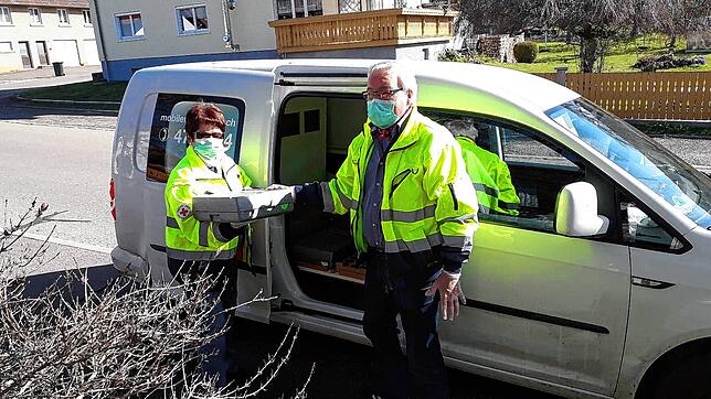 Das Ehepaar Barbara und Hermann Schwarz ist diese Wochen ehrenamtlich für den Mobilen Mittagstisch in der Raumschaft Blumberg im ...