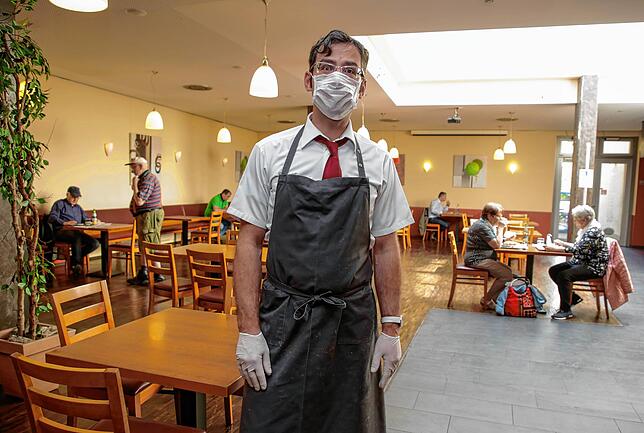 Metzgermeister Thomas Hertrich ist froh, dass er nun auch sein Schnellrestaurant wieder öffnen konnte.