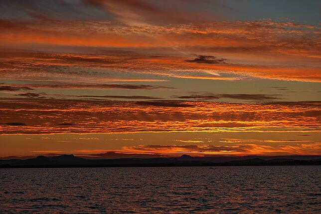 Die Sonnenuntergänge auf der Reichenau sind über die Region hinaus berühmt und ein optimaler Ausflug für den Valentinstag.