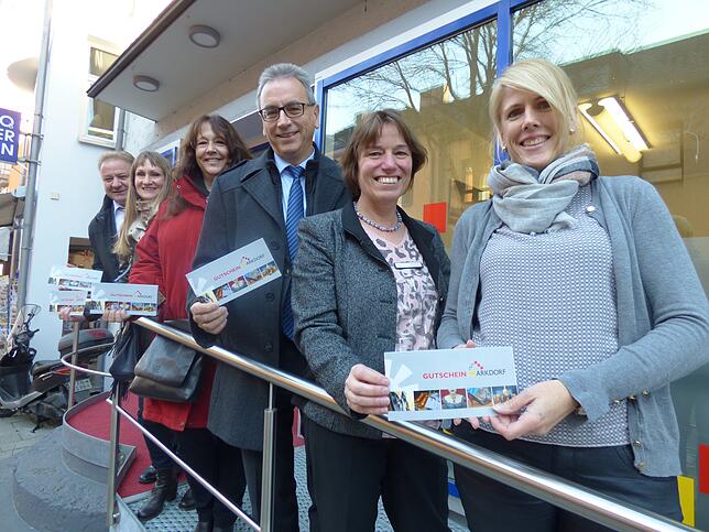 Bernd Müller, Katrin Hartzbäcker (beide Alpla), Barbara Härle (Schaudt), Thomas Bucher (Volksbank), Lucie Fieber und Manuela Wirth ...