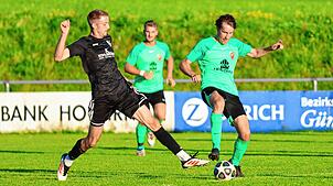 Wichtiger Treffer: Jonas Matzner (links, gegen Jonas Albiez) traf für den FC Bergalingen zur glücklichen 1:0-Halbzeitführung beim SV ...