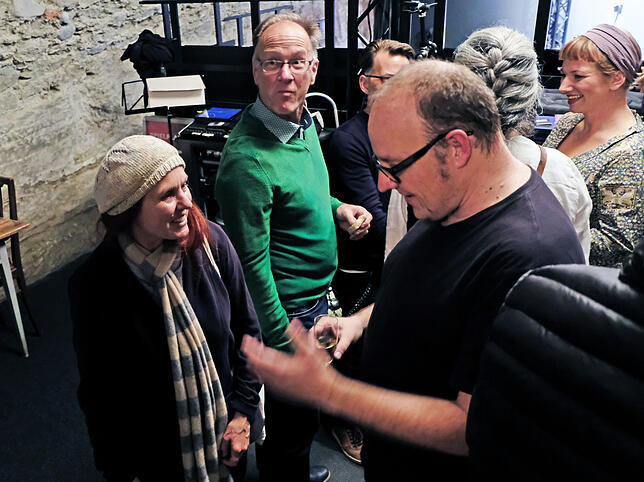 "Das hat mir sehr gut gefallen": Johanna Walser, Tochter des Schriftstellers, brachte Oliver Nolte auch einen schriftlichen Gruß aus ...