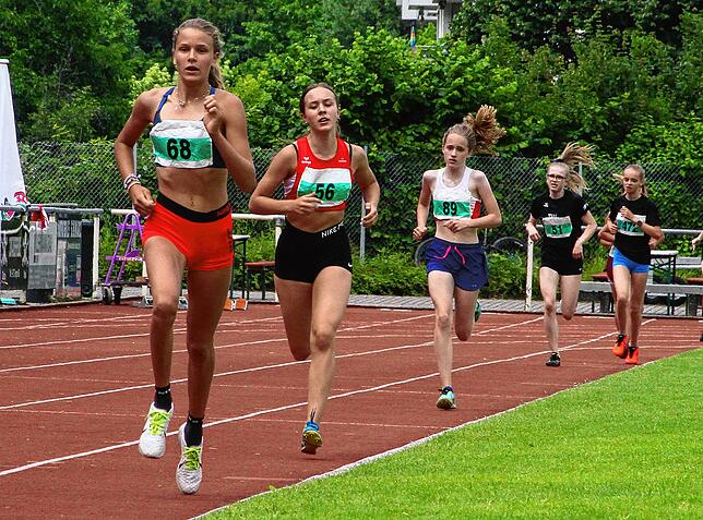Überraschung: Laura Queyreau (vorne im Laufduell mit Marie Marder bei einem Wettkampf im Juli 2021 in Tiengen) bekam in Mannheim ...