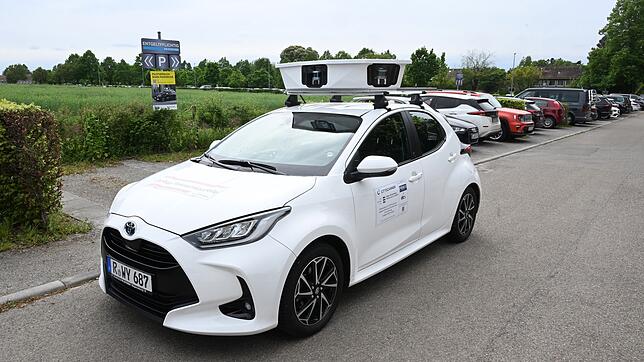 Heidelberg setzt als eine der ersten Kommune bundesweit auf ein Scan-Auto im Kampf gegen Parksünder - hier ein Scan-Fahrzeug bei einem ...