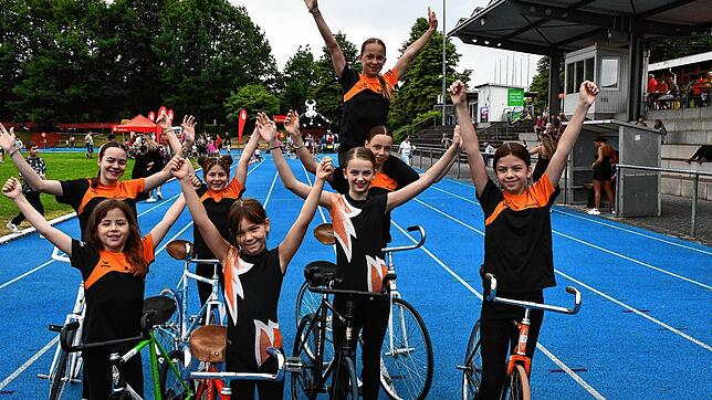 Auch mit dem Rad ging es sportlich zu beim 32. Spielfest des TV Rheinfelden und der Sparkasse Lörrach-Rheinfelden im Europastadion ...