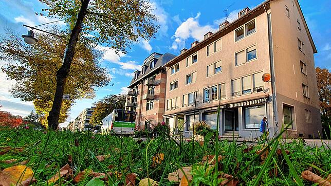 Das Haus in der Friedrichstraße 47 (Mitte) soll abgerissen werden. Dort plant der Seehotel-Eigentümer einen Hotelanbau mit 35 Zimmern ...