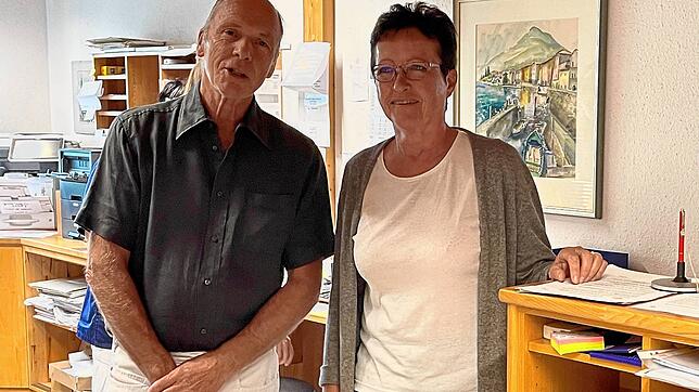 Magdalena Blessing und Jörg Suckow freuen sich auf den Ruhestand und wollen doch als Aushilfen aktiv bleiben.