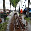 So sah der Sommer in Moos aus: Das Wasser am Hafen stieg immer weiter an, sodass Mitarbeiter des Bauhofs einen Behelfssteg bauen mussten.