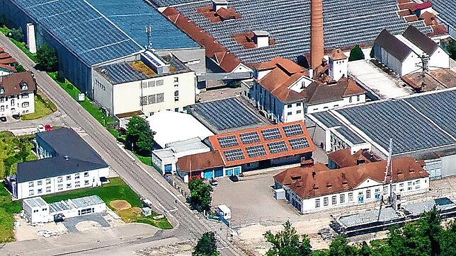 Das Luftbild zeigt die historischen Gebäude, die Baumwollhalle und die Schlosserei, sowie weitere Teile des Lauffenmühlen-Areals in ...