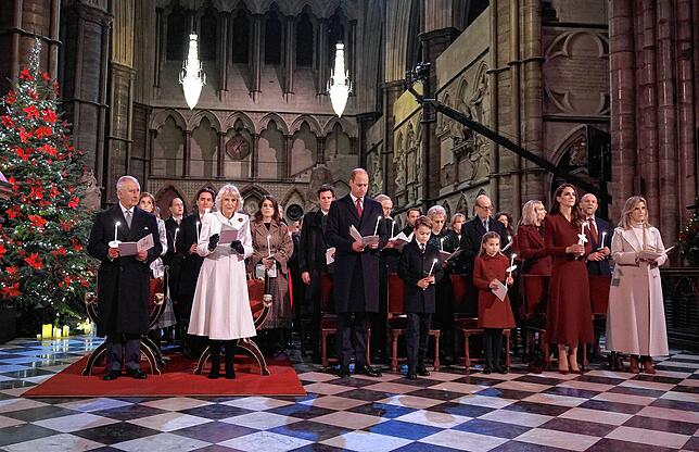 Die britische Königsfamilie begrüßt Weihnachten in Westminster Abbey.