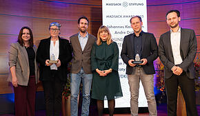 Bei der Preisverleihung in Hannover (von links): Fabiane Wieland, Katy Cuko und Cian Hartung vom SÜDKURIER, Laudatorin Hannah Suppa, ...