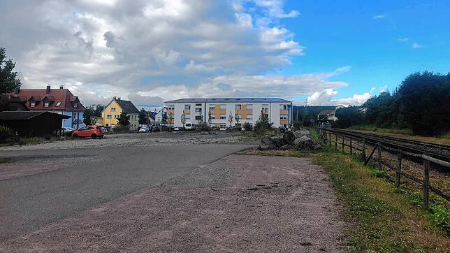 Auf diesem Gelände an der Tiengener Bahnhofstraße, aus dieser Ansicht vor dem Haus am Vitibuck, soll das Hospiz errichtet werden.