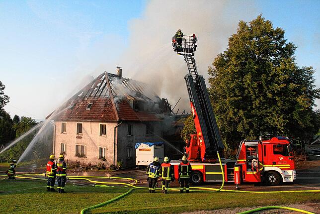 Bild 5: Hofbrand in Bergalingen: Bilder vom Einsatz der Feuerwehr