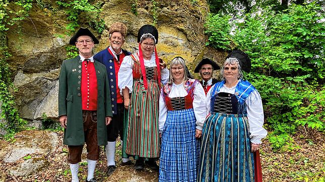 Die Trachtengruppe ist in Hegauer Tracht bei der Feier des Schwarzwaldsvereins als Gast dabei. Hier (von links): Georg Dams, Joachim ...