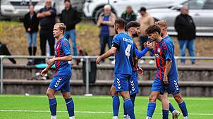 Der SC Konstanz-Wollmatingen besiegt den SC Gottmadingen-Bietingen mit 3:0. Zweimal war Einwechselspieler Douglas Knappe der Torschütze.