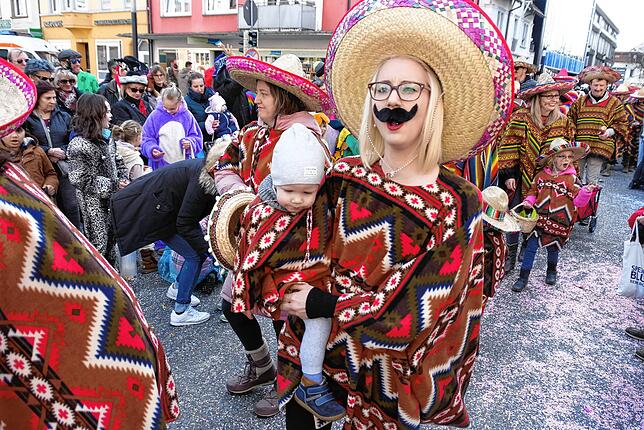 Bild 28: Bilder vom großen Fasnet Samschdig-Umzug der Poppele-Zunft (2)