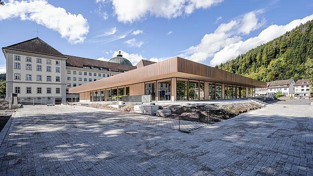 Mit dem neuen Schuljahr beginnt auch der Unterricht im neuen naturwissenschaftlichen Zentrum des Kollegs St. Blasien. Auf dem Dach des ...