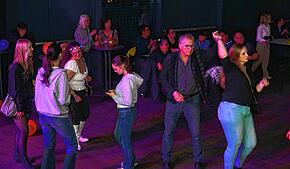 Etwa 60 Diskogäste hatten Spaß mit Musik aus den 70er und 80er Jahren. Foto: Fein