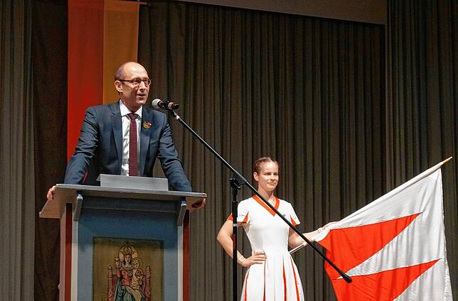 Großartiger Redner: Der Schweizer Nationalrat Martin Candinas aus Graubünden verbindet in seiner Rede Humor und Ernsthaftigkeit. Bild: ...