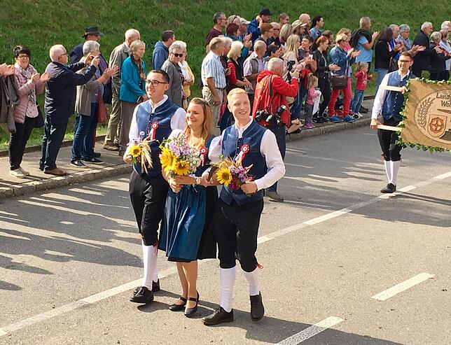 Sie strahlen mit der Sonne um die Wette: Das Dreierteam der Wolterdinger Landjugend mit Andreas Müller, Stefanie Welte und Alexander Kopp.