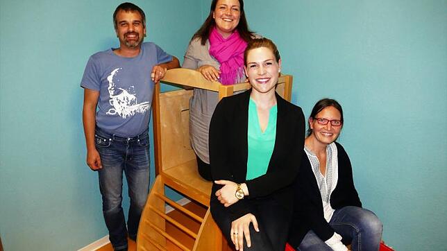 Markus Mergl, Marion Kniep-Maier, Lena Koal und Lioba Schick (von links) gehören zum neuen Elternbeirat im Kindergarten Pfohren. Bild: ...