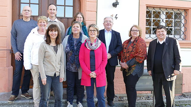 Das Selbstbewertungsteam für die Visitation in der Seelsorgeeinheit Laufenburg/Albbruck mit Dekan Peter Berg, der Pastoralreferentin ...
