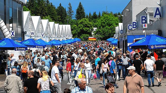 So voll wie auf diesem Archivbild wird es auf der Südwest Messe spezial nicht. Ein Hygienekonzept regelt die Besucherströme, es gilt die ...