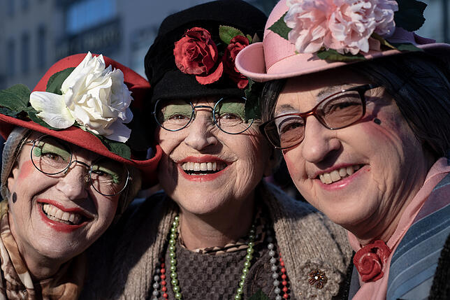 Christel Fischer alias Schossel (66) und ihre Schwester Helga Kaufmann alias Klärle (69) sowie die Cousine Monika Kammerlander alias ...