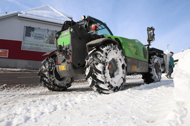 Mit diesem Ungetüm transportierte man den Schnee in Nenzingen ab.
