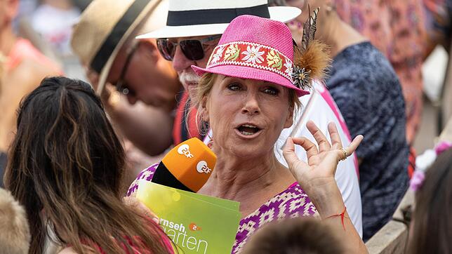 Moderatorin Andrea Kiewel während der Live-Sendung „ZDF-Fernsehgarten“ unter dem Partymotto „Mallorca vs. Oktoberfest".