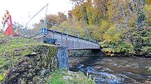 Ein wichtiger Weg über die Wehra: Die Holzkonstruktion der alten Knebelhaldenbrücke wird ersetzt durch eine Stahlbetonbrücke. Das hat ...