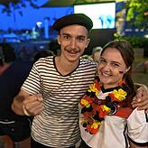 Mathieu Goubier (links) und Laura Martínez Danke feiern das lang ersehnte Public-Viewing-Comeback.