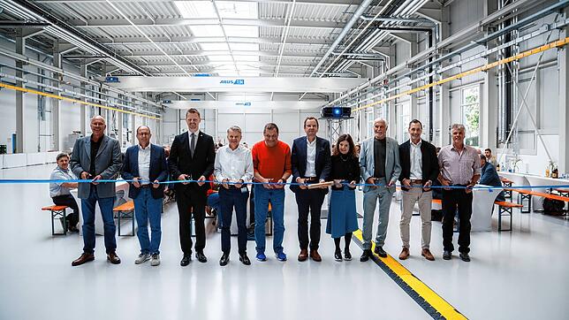 Bei der Eröffnung (von links): Thomas Nöken, Jürgen Aichelmann, Simon Gröger, Stefan Knellwolf, Matthias Dietz, Johannes-Thomas Grobe, ...
