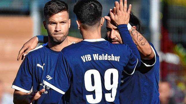 Bild : VfB Waldshut feiert späten 3:2-Sieg bei Bosporus FC Friedlingen &ndash; und wir haben Bilder!