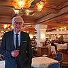 Heiner Finkbeiner in der Traube Tonbach. Er ist der Inhaber des Hotels und schaut trotz des Brandes der &bdquo;Schwarzwaldstube&ldquo; ...