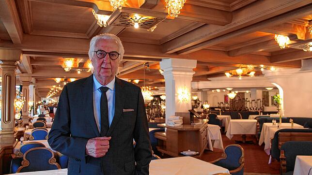 Heiner Finkbeiner in der Traube Tonbach. Er ist der Inhaber des Hotels und schaut trotz des Brandes der &bdquo;Schwarzwaldstube&ldquo; ...