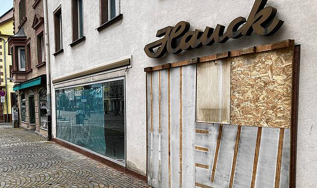 Nach dem Tod des Inhabers Werner Hauck im Herbst 2018 wurde das alteingesessene Bekleidungsgeschäft in der Oberen Straße im Frühjahr ...