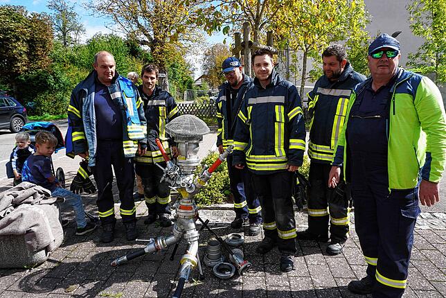 Fehlerfrei setzten die Berauer Feuerwehrleute das geforderte &bdquo;Männchen&ldquo; aus dem Gedächtnis zusammen.