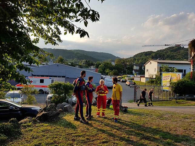 Zu einem Badeunfall im Rhein kam es am 24.&nbsp;Juni auf der Schweizer Seite. Auch die DLRG und due Feuerwehr aus Waldshut-Tiengen ...
