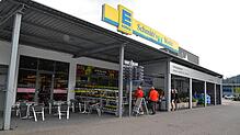 Im Gebäude des Schmidts Marktes in St.¦Blasien sollen nach Umbau und Erweiterung künftig Einzelhandelsgeschäfte einen Platz finden. ...