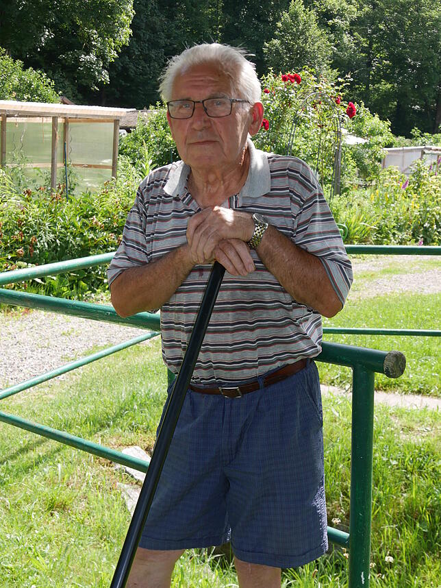 &bdquo;Bei dieser Hitze gehe ich entweder morgens ganz früh oder erst abends in den Garten&ldquo;, sagt Heinz Sutter, Bad Säckingen.