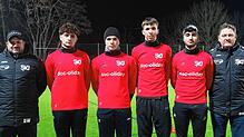 Zuwachs für den SV Jestetten: Trainer Björn Winter (links) und Sportchef Daniel Ramirez (rechts). Neu im Kader des Bezirksligisten sind ...
