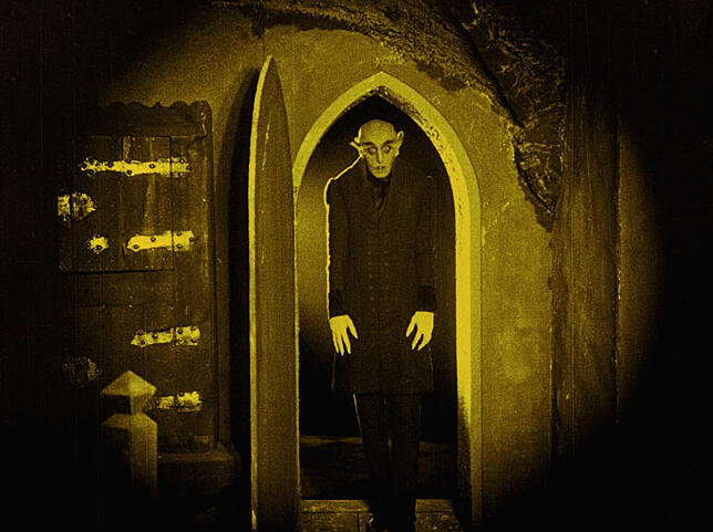 Die Furcht vor den Untoten sitzt tief. Sie stören die Lebenden beim Leben. Einer ihrer wunderlichsten Vertreter ist Nosferatu – ein ...