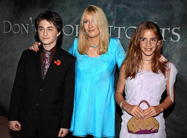 Daniel Radcliffe, J.K. Rowling und Emma Watson bei einer „Harry Potter“-Filmpremiere im Jahr 2002.