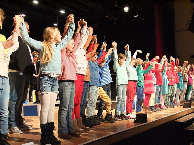 Die Kinderchor der Tegginger Schule erobert die Herzen der Besucher.