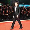 Bei den Filmfestspielen in Venedig wurde US-Schauspieler Brad Pitt für seinen Auftritt in &bdquo;Ad Astra&ldquo; gefeiert. Der Film ...