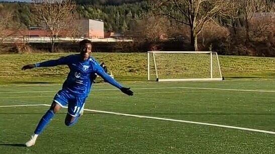 Mohamed Gomina schoss das 3:1 für Möhringen, Tennenbronn gelang nur noch der Anschlusstreffer zum 2:3.