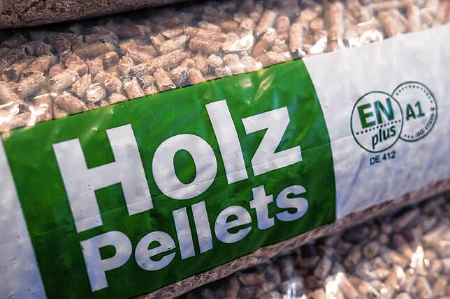 Holzpellets werden immer beliebter. Das treibt den Preis.