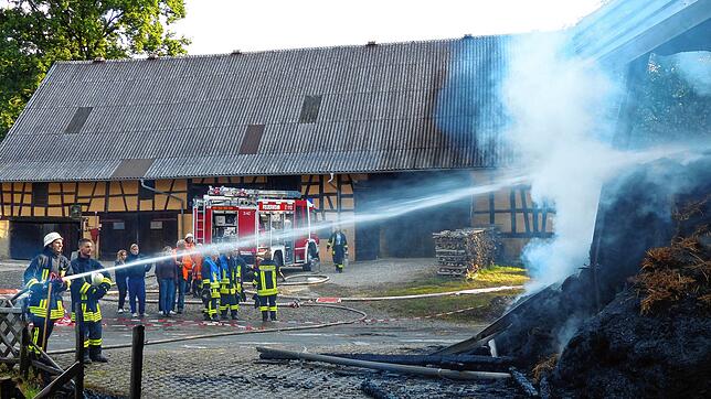 Der Brand auf dem Hofgut Wiggenweiler in der Nacht zum 18.&nbsp;August 2013 ist seit Jahren der größte Einsatz der Bermatinger Feuerwehr ...