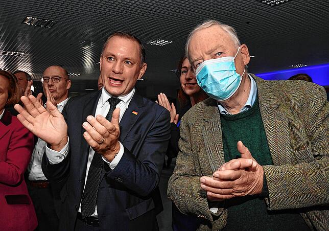 Sie bleiben in der Opposition: AfD-Spitzenkandidat Tino Chrupalla (links) und Alexander Gauland, Vorsitzender der ...